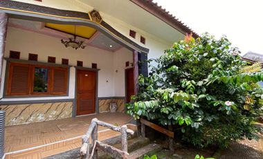 Rumah Villa Mewah 1371 m2 Pinggir Jalan Bojong Purwakarta Dijual Murah
