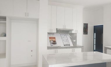 Venta Casa en Samborondón Primeros kms Vista al Río - C258