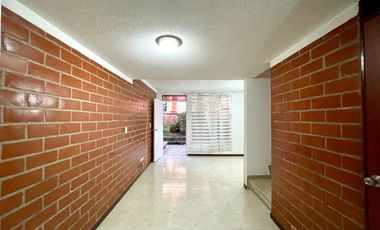 Extraordinaria casa de 3 alcobas en Conjunto Residencial con piscina en la Villa Olímpica. Pereira.