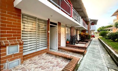 Extraordinaria casa de 3 alcobas en Conjunto Residencial con piscina en la Villa Olímpica. Pereira.