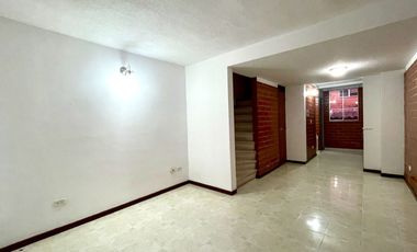 Extraordinaria casa de 3 alcobas en Conjunto Residencial con piscina en la Villa Olímpica. Pereira.