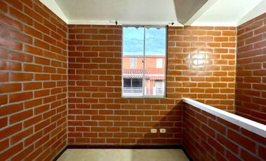 Extraordinaria casa de 3 alcobas en Conjunto Residencial con piscina en la Villa Olímpica. Pereira.