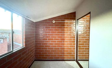 Extraordinaria casa de 3 alcobas en Conjunto Residencial con piscina en la Villa Olímpica. Pereira.