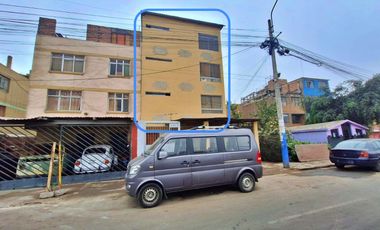 SE VENDE 2.º, 3.º y 4.º, los 3 pisos juntos de una casa – ¡rentabilidad inmediata!