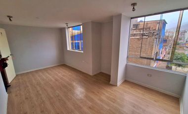 SE VENDE 2.º, 3.º y 4.º, los 3 pisos juntos de una casa – ¡rentabilidad inmediata!