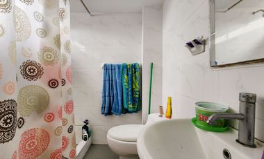 SE VENDE 2.º, 3.º y 4.º, los 3 pisos juntos de una casa – ¡rentabilidad inmediata!