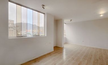 SE VENDE 2.º, 3.º y 4.º, los 3 pisos juntos de una casa – ¡rentabilidad inmediata!