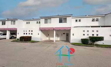 Casa en venta con 3 recámaras y terraza con salida a la alberca