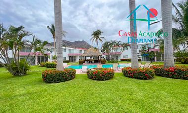 Casa en venta con 3 recámaras y terraza con salida a la alberca