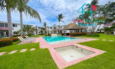 Casa en venta con 3 recámaras y terraza con salida a la alberca