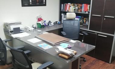 Edificio con oficinas y departamento en venta — 3 niveles + roof, Cuauhtémoc, CDMX