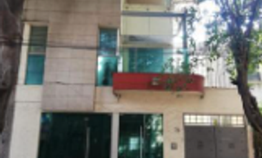 Edificio con oficinas y departamento en venta — 3 niveles + roof, Cuauhtémoc, CDMX