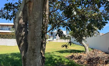 HERMOSO TERRENO DE 698 M2 DE VENTA EN URBANIZACIÓN DE LUJO CUMBAYA!!