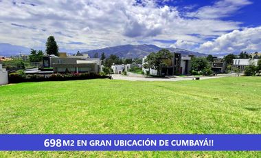 HERMOSO TERRENO DE 698 M2 DE VENTA EN URBANIZACIÓN DE LUJO CUMBAYA!!