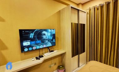 Well Modern Furnished Studio Apartment Transpark Cibubur by Housleep