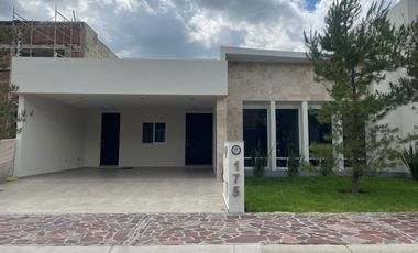 Casa de 1 Planta y  Cluster con Casa Club