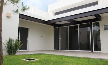 Casa de 1 Planta y  Cluster con Casa Club