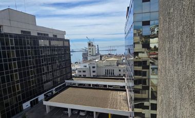 Cochrane, a pasos de plaza Sotomayor