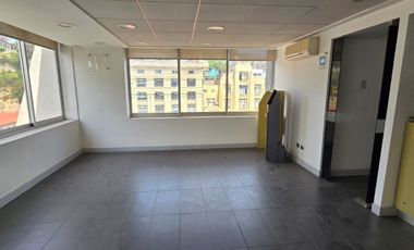 Cochrane, a pasos de plaza Sotomayor