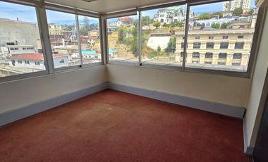 Cochrane, a pasos de plaza Sotomayor