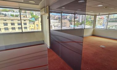 Cochrane, a pasos de plaza Sotomayor