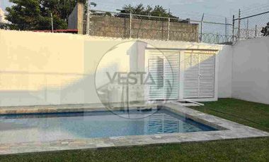 Casa con 3 habitaciones, alberca, balcón, en condominio, Yautepec Morelos
