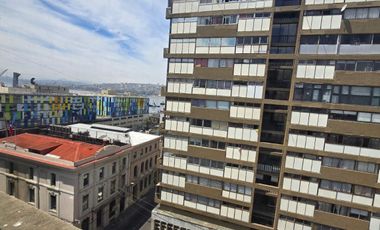 Cochrane, a pasos de plaza Sotomayor