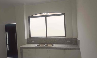 VENDO O ALQUILO MUY BONITA CASA FRENTE AL RÍO BABAHOYO EN SAMBORONDÓN