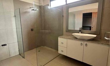 VENDO O ALQUILO MUY BONITA CASA FRENTE AL RÍO BABAHOYO EN SAMBORONDÓN