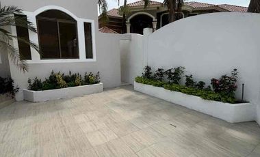 VENDO O ALQUILO MUY BONITA CASA FRENTE AL RÍO BABAHOYO EN SAMBORONDÓN