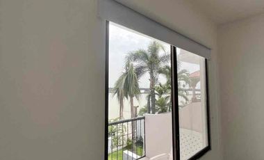 VENDO O ALQUILO MUY BONITA CASA FRENTE AL RÍO BABAHOYO EN SAMBORONDÓN