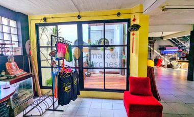 Oportunidad! Tres Locales Comerciales, Venta en Bloque!