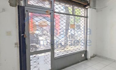 Oportunidad! Tres Locales Comerciales, Venta en Bloque!