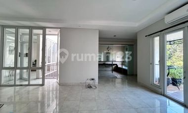 Disewakan Rumah Cozy dan Sangat Strategis Raffles Hills Cibubur