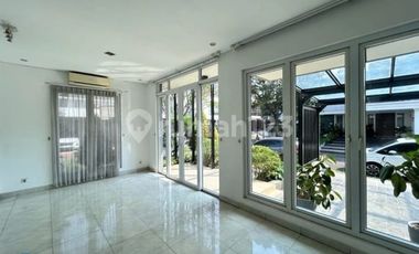 Disewakan Rumah Cozy dan Sangat Strategis Raffles Hills Cibubur