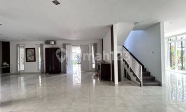 Disewakan Rumah Cozy dan Sangat Strategis Raffles Hills Cibubur