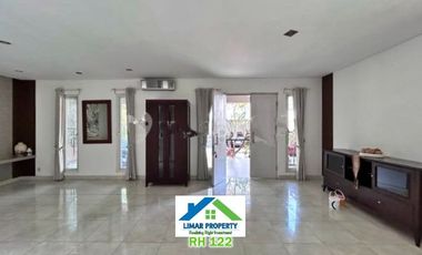 Disewakan Rumah Cozy dan Sangat Strategis Raffles Hills Cibubur