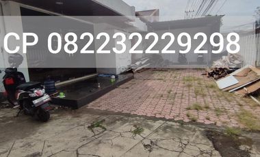 DISEWAKAN RUMAH STRATEGIS PINGGIR JALAN PUSAT KOTA JEMBER