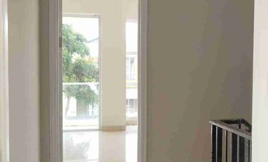 Di Sewakan Rumah 2 Lantai Cluster Eropa Sedayu City Kelapa Gading