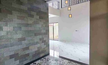 Rumah baru mewah plus kolam renang di sumber solo