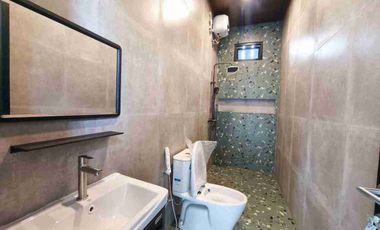 Rumah baru mewah plus kolam renang di sumber solo