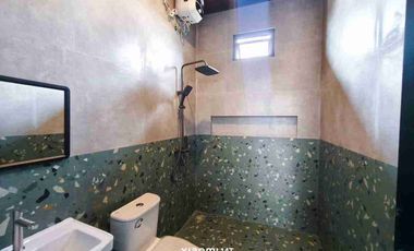 Rumah baru mewah plus kolam renang di sumber solo