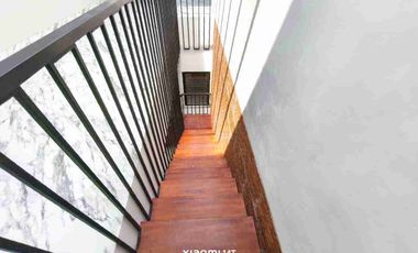 Rumah baru mewah plus kolam renang di sumber solo