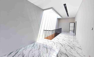 Rumah baru mewah plus kolam renang di sumber solo