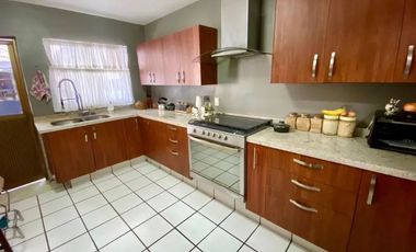 CASA EN VENTA EN JARDINES DE LOS ARCOS, GUADALAJARA JALISCO