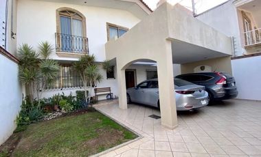 CASA EN VENTA EN JARDINES DE LOS ARCOS, GUADALAJARA JALISCO