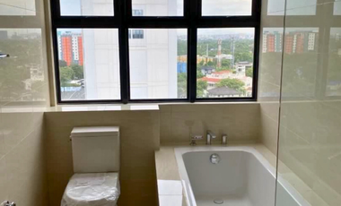 4 Bedroom Penthouse FOR SALE in The Albany Luxury Residence McKinley West Taguig