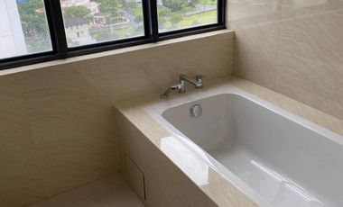 4 Bedroom Penthouse FOR SALE in The Albany Luxury Residence McKinley West Taguig