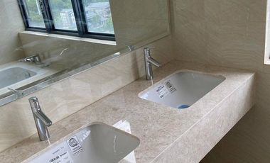 4 Bedroom Penthouse FOR SALE in The Albany Luxury Residence McKinley West Taguig