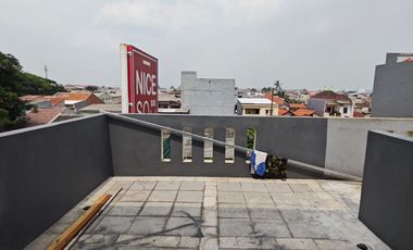 DISEWAKAN CEPAT RUKO 2,5 LANTAI & ROOFTOP DI PERUMNAS 1 TANGERANG